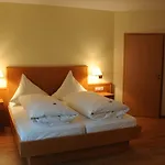 فندق Restaurant Buergerklause Tapken 4*